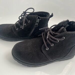 Cat and Jack black suede kids winter boots size 1